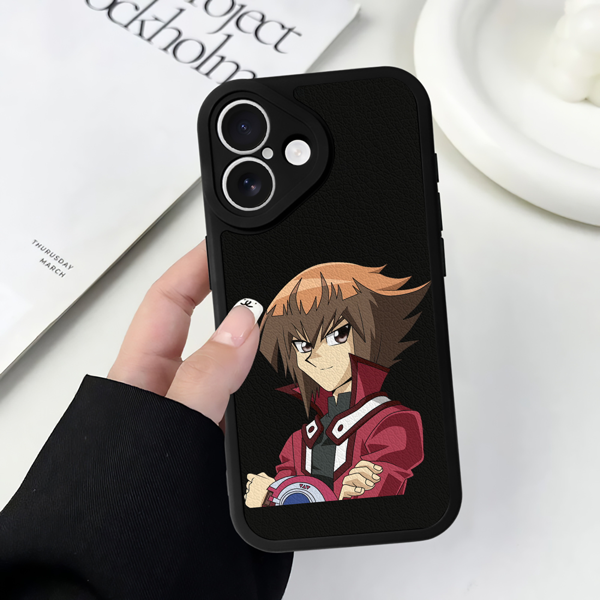 （画像用） 遊☆戯☆王 Yu-Gi-Oh! 【iPhone 16シリーズ対応】シリコンスマホケース（レザー調） 材質：シリコン